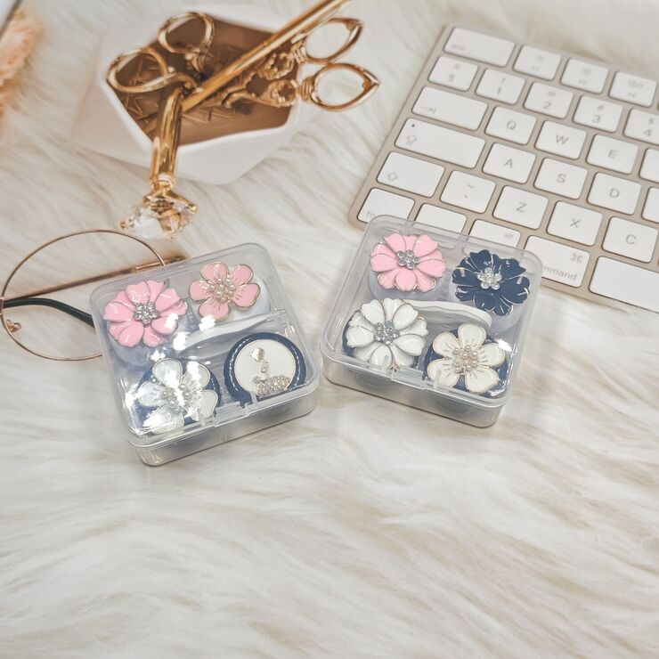 Soft contact lens kit with two cases CA5699