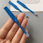 Stick-suction cup for working with contact lenses in individual packaging
