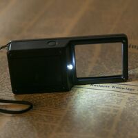 Portable pocket magnifier with backlight 7013, size: 48*42 mm, magnification: 3X