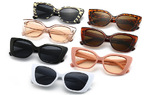 Sunglasses Elit in retro style cat eye 4076