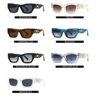 Пластиковые солнцезащитные очки в форме 