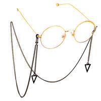 Black-colored metal non-slip chain, with pendant black triangle, for glasses and masks GL592