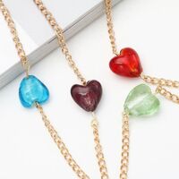 Gold-colored metal non-slip chain, with colored glass beads in the shape of a heart, for glasses and masks GA050