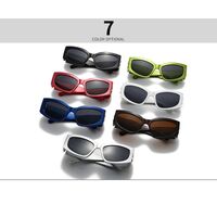 Пластиковые солнцезащитные очки в форме 