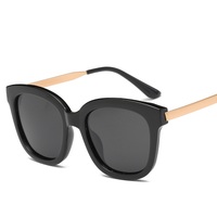 Polarized sunglasses with UV400 protection F6395