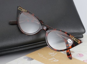 Очки пластиковые женские для чтения FY-5023