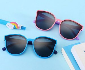 Детские силиконовые солнцезащитные поляризационные очки с защитой UV400 T22016