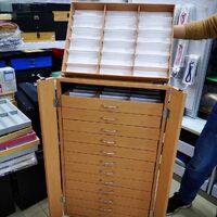 Офисный бокс - витрина для оправ и очков, с замками, на 288/234 мест JS-C200323